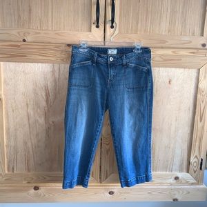 Levi’s 545 blue denim carpi jeans size 6